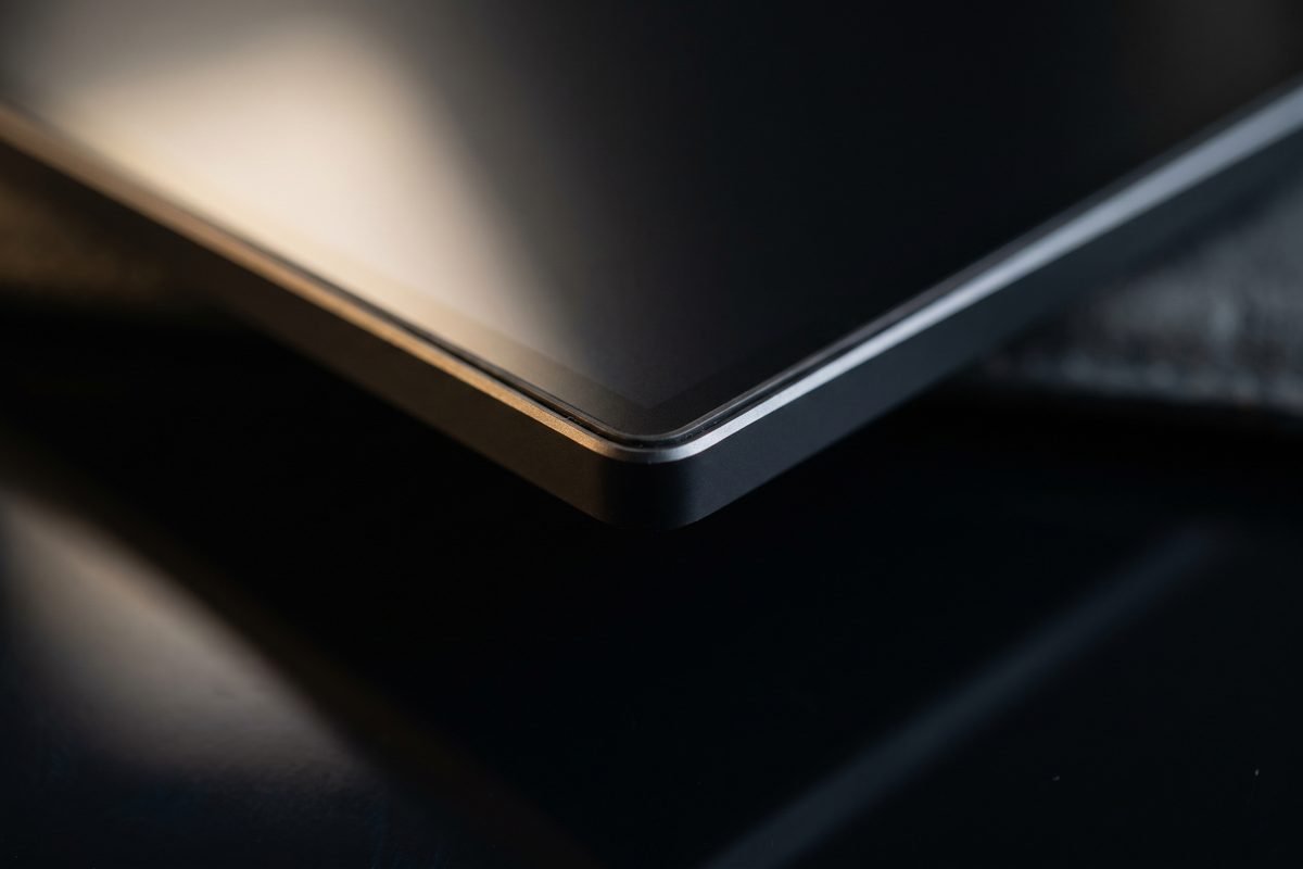 Bezel and panel join, macro detail render